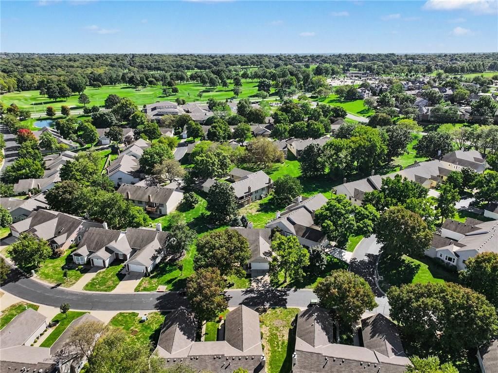 Photo 18 of 40 - 12201 Caenen Drive, Overland Park, KS 66213
