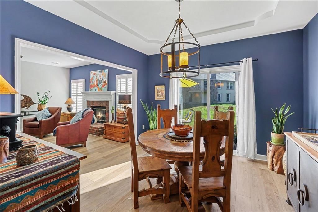 Tray ceiling at 12201 Caenen Drive, Overland Park, KS 66213