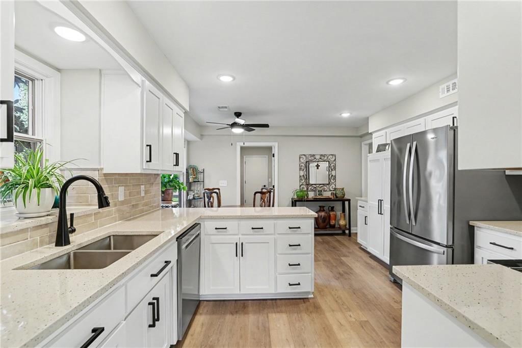 Photo 25 of 40 - 12201 Caenen Drive, Overland Park, KS 66213