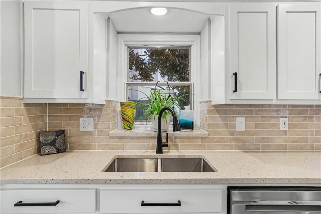 Photo 26 of 40 - 12201 Caenen Drive, Overland Park, KS 66213