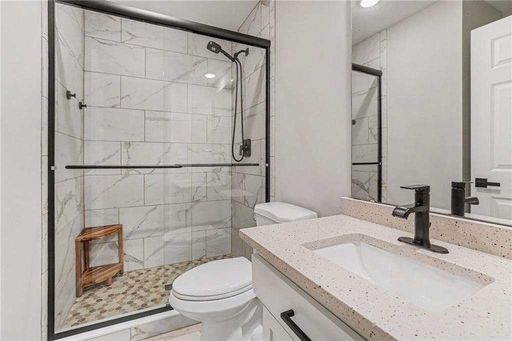 Photo 30 of 40 - 12201 Caenen Drive, Overland Park, KS 66213