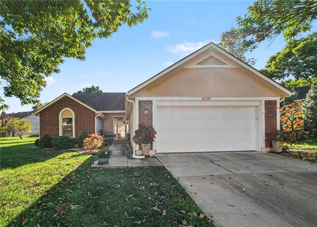 Photo 36 of 40 - 12201 Caenen Drive, Overland Park, KS 66213