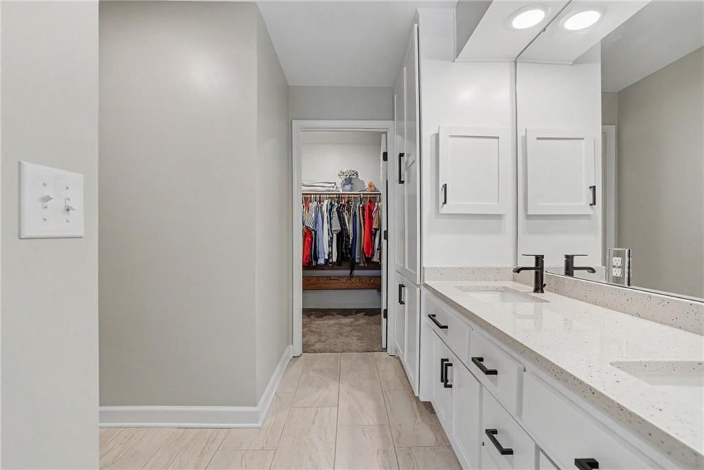 Photo 39 of 40 - 12201 Caenen Drive, Overland Park, KS 66213