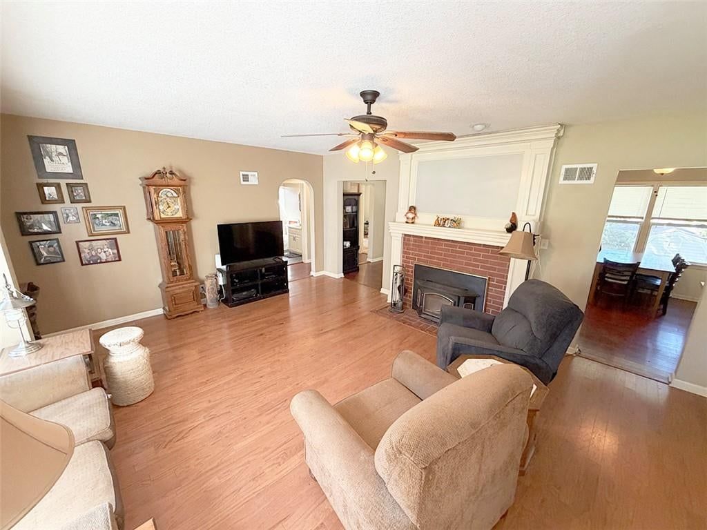 Photo 7 of 39 - 3690 S Crysler Avenue, Independence, MO 64055