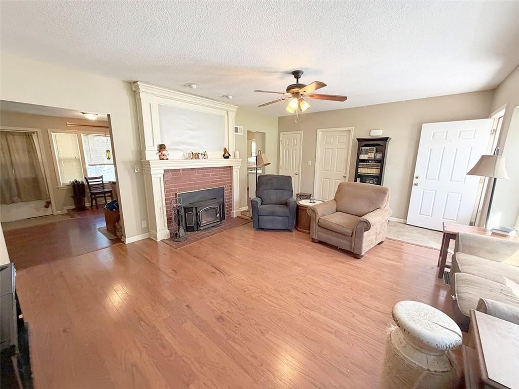 Photo 8 of 39 - 3690 S Crysler Avenue, Independence, MO 64055