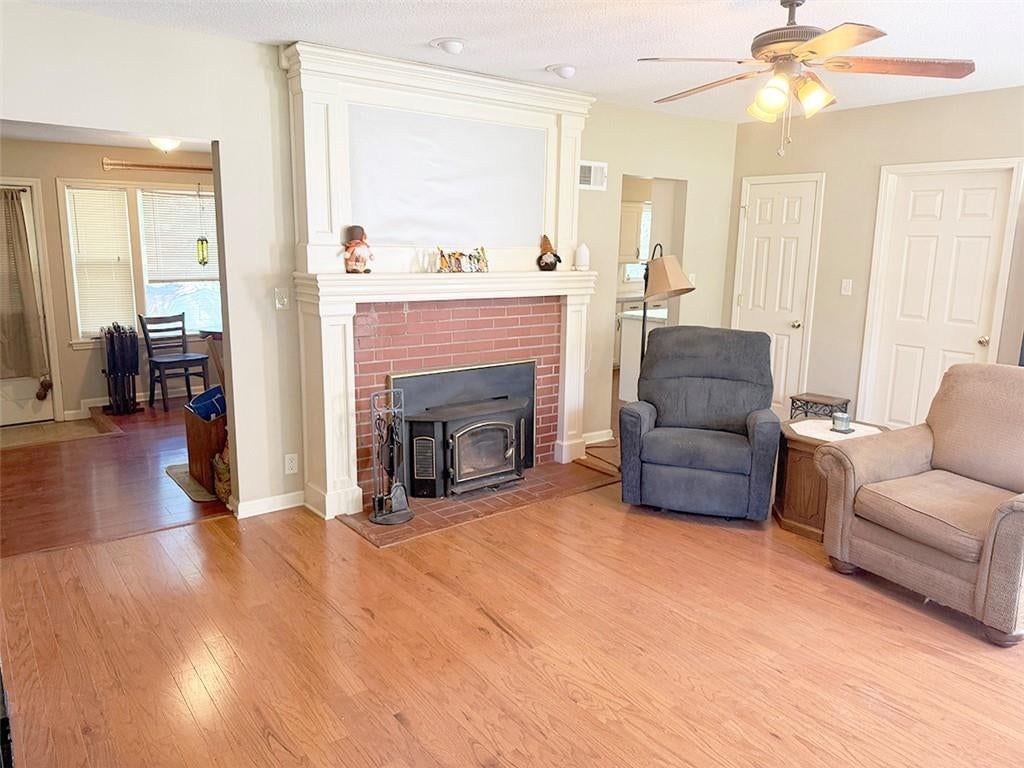 Photo 9 of 39 - 3690 S Crysler Avenue, Independence, MO 64055