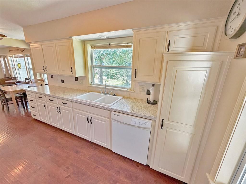 Photo 19 of 39 - 3690 S Crysler Avenue, Independence, MO 64055