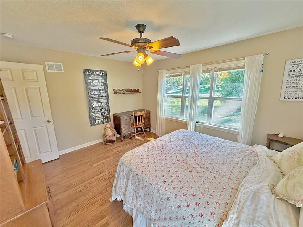 Photo 25 of 39 - 3690 S Crysler Avenue, Independence, MO 64055
