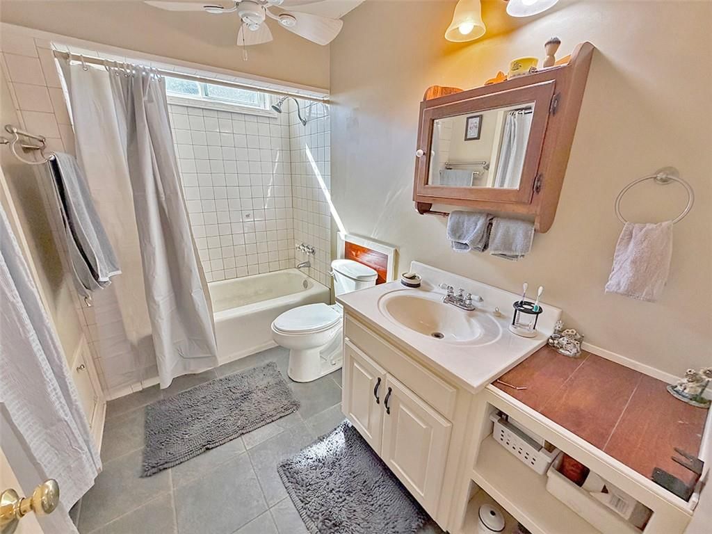 Photo 27 of 39 - 3690 S Crysler Avenue, Independence, MO 64055