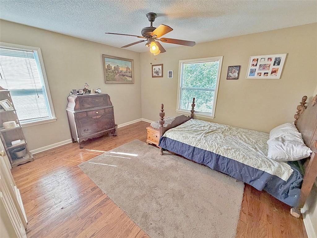 Photo 30 of 39 - 3690 S Crysler Avenue, Independence, MO 64055