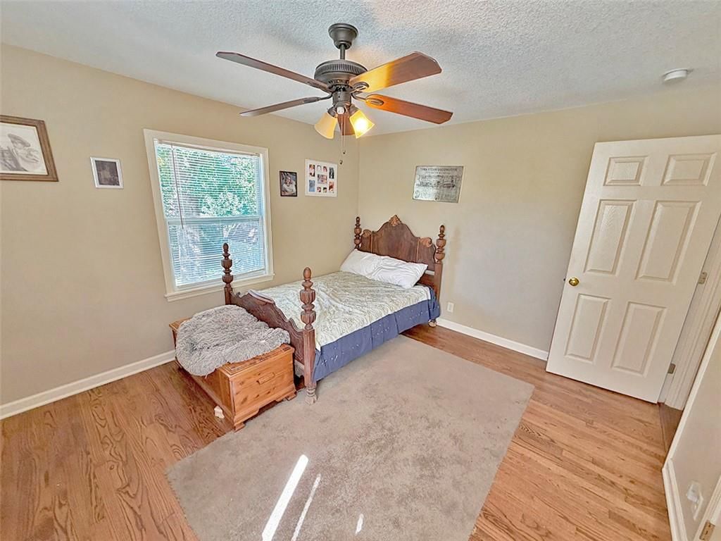 Photo 31 of 39 - 3690 S Crysler Avenue, Independence, MO 64055