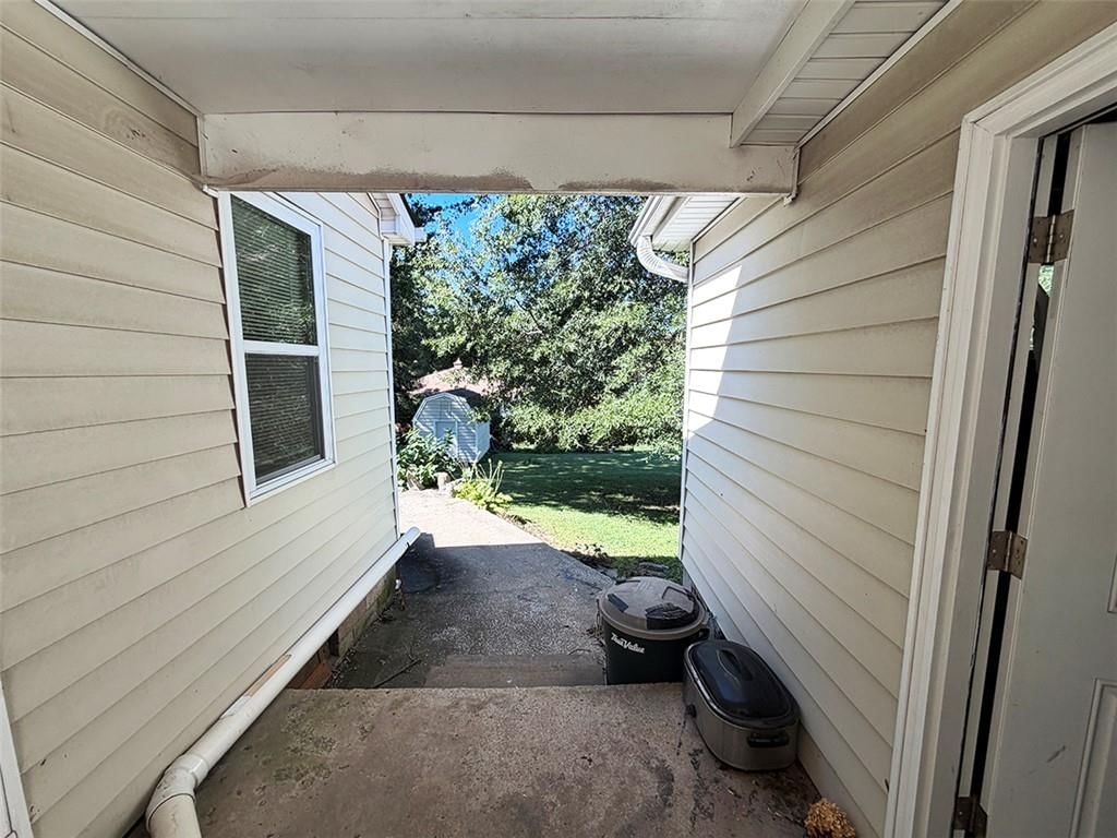 Photo 34 of 39 - 3690 S Crysler Avenue, Independence, MO 64055