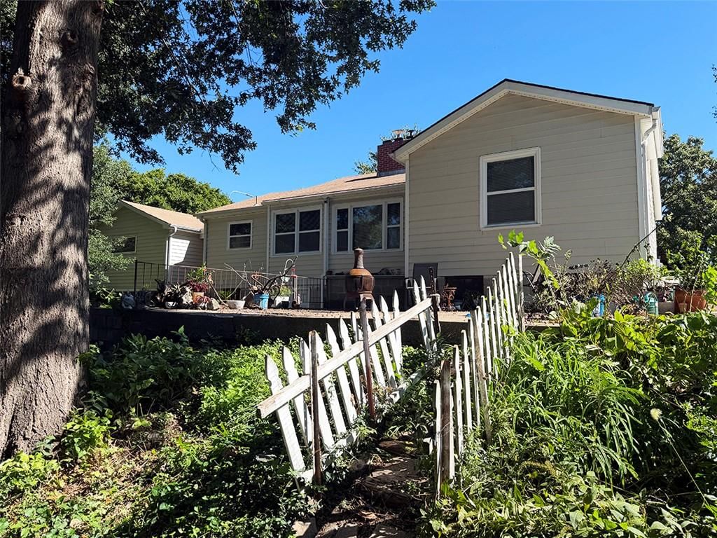 Photo 37 of 39 - 3690 S Crysler Avenue, Independence, MO 64055