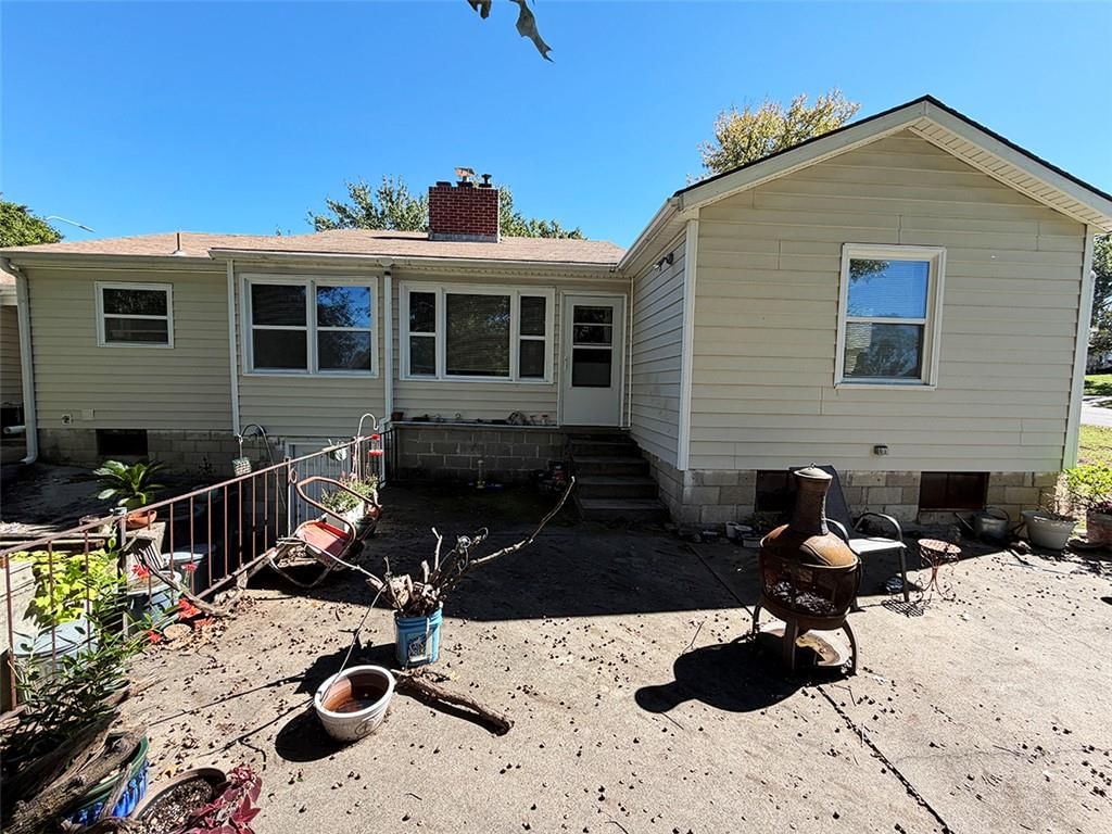 Photo 38 of 39 - 3690 S Crysler Avenue, Independence, MO 64055