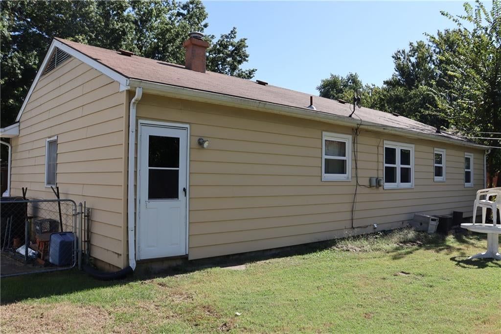 Fenced yard at 3600 S Main Street, Independence, MO 64055