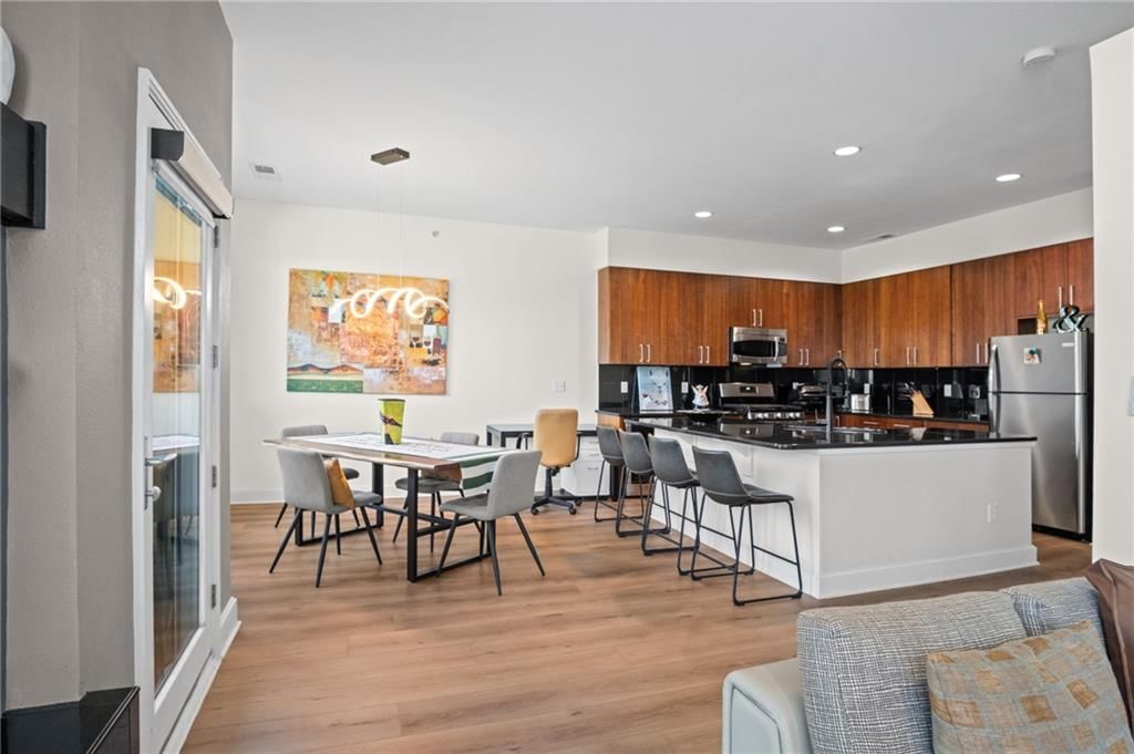 Photo 8 of 23 - 4521 Wornall Road #201, Kansas City, MO 64111