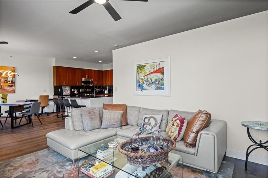 Photo 10 of 23 - 4521 Wornall Road #201, Kansas City, MO 64111