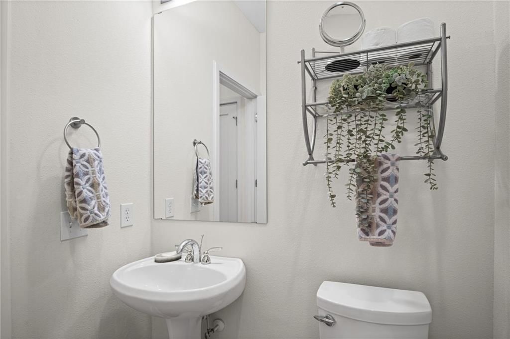 Photo 11 of 23 - 4521 Wornall Road #201, Kansas City, MO 64111