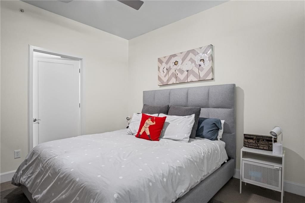 Photo 13 of 23 - 4521 Wornall Road #201, Kansas City, MO 64111