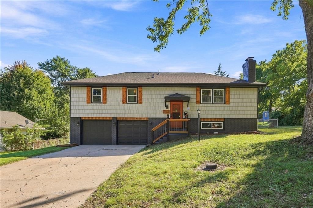 8915 E 57TH Street, Raytown, MO