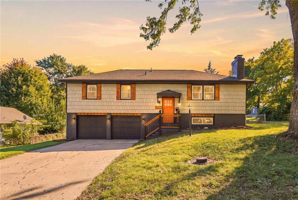 8915 E 57TH Street, Raytown, MO: listing photo 2