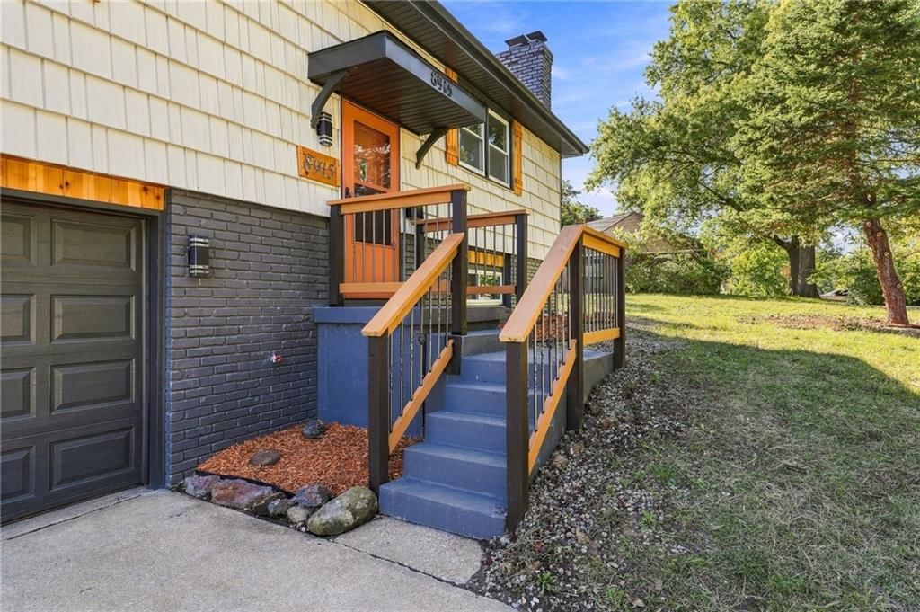 Photo 5 of 38 - 8915 E 57TH Street, Raytown, MO 64133