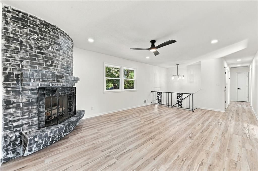Photo 9 of 38 - 8915 E 57TH Street, Raytown, MO 64133