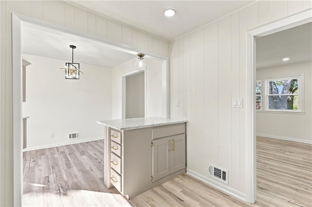 Photo 17 of 38 - 8915 E 57TH Street, Raytown, MO 64133