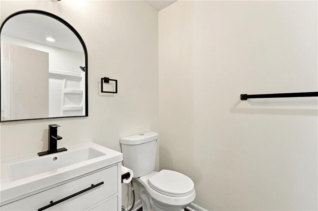 Photo 19 of 38 - 8915 E 57TH Street, Raytown, MO 64133