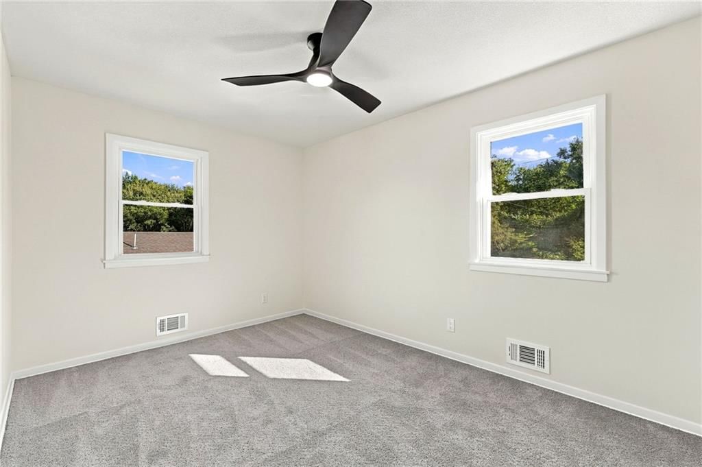 Photo 23 of 38 - 8915 E 57TH Street, Raytown, MO 64133