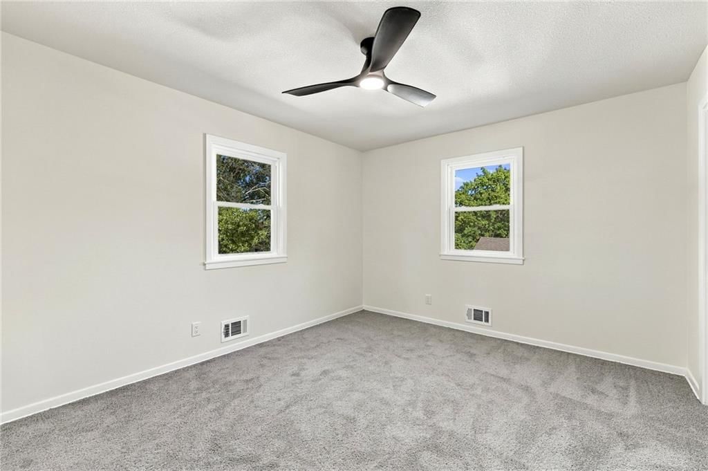 Photo 25 of 38 - 8915 E 57TH Street, Raytown, MO 64133