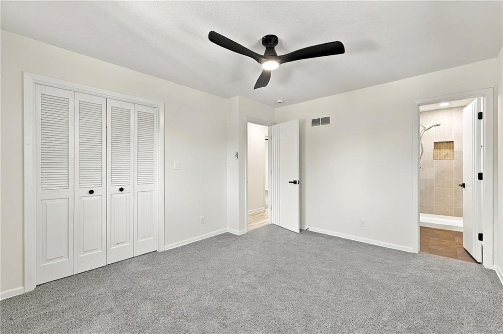 Photo 26 of 38 - 8915 E 57TH Street, Raytown, MO 64133