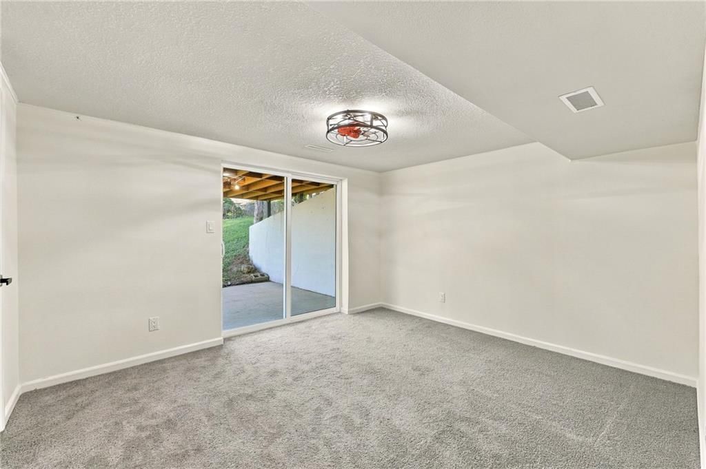 Photo 30 of 38 - 8915 E 57TH Street, Raytown, MO 64133