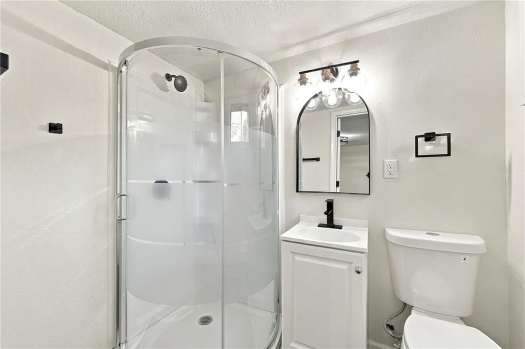 Photo 32 of 38 - 8915 E 57TH Street, Raytown, MO 64133