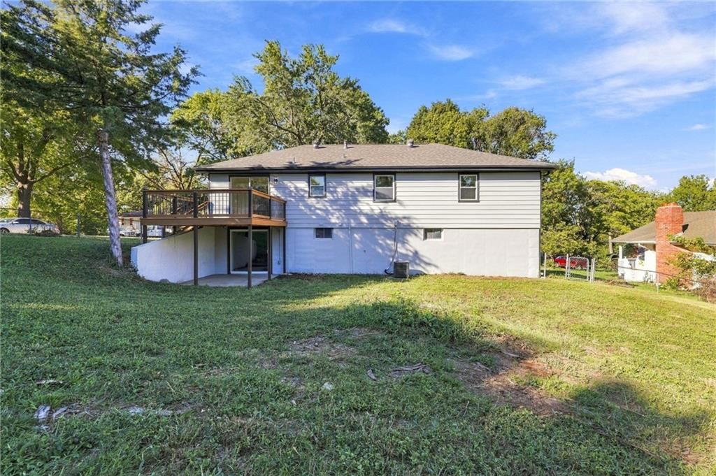 Photo 36 of 38 - 8915 E 57TH Street, Raytown, MO 64133