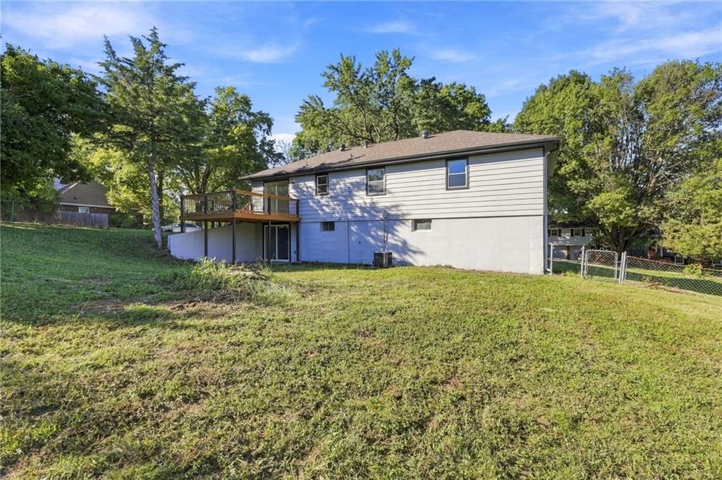 Photo 37 of 38 - 8915 E 57TH Street, Raytown, MO 64133