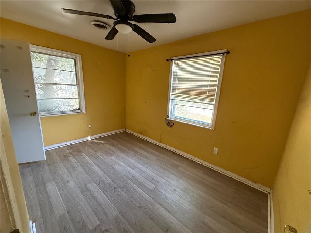 Photo 5 of 10 - 4738 Woodend Avenue, Kansas City, KS 66106