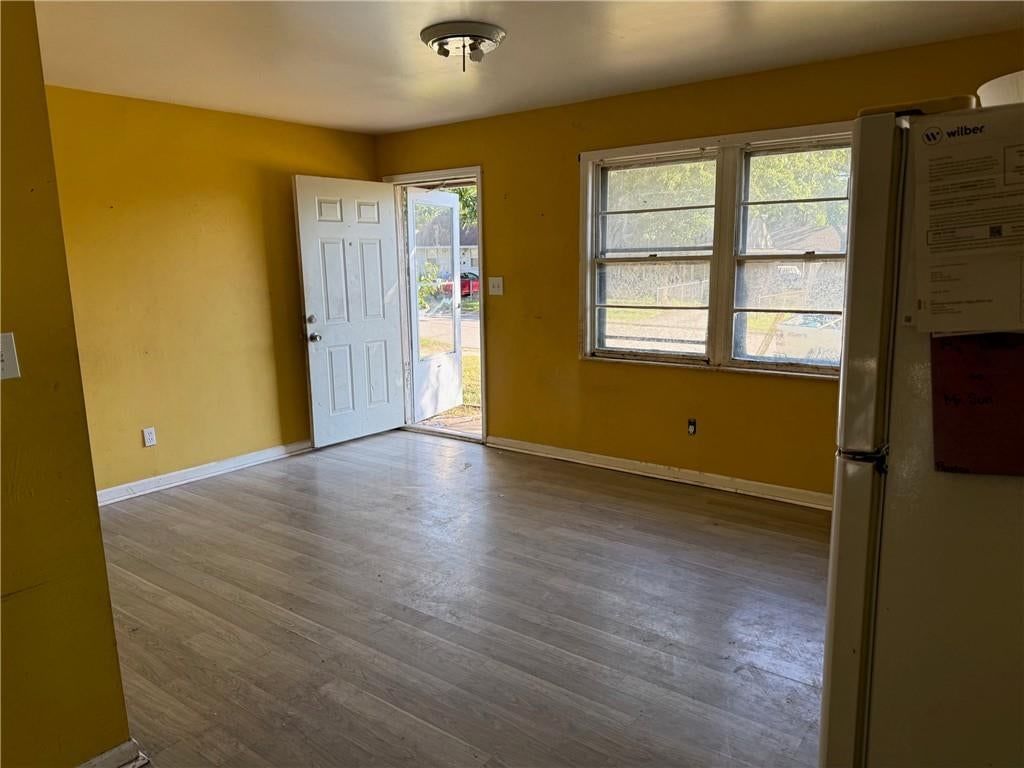 Breakfast nook at 4738 Woodend Avenue, Kansas City, KS 66106
