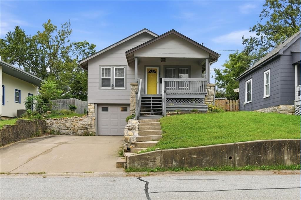 124 S Myrtle Street, Excelsior Springs, MO: listing photo 2