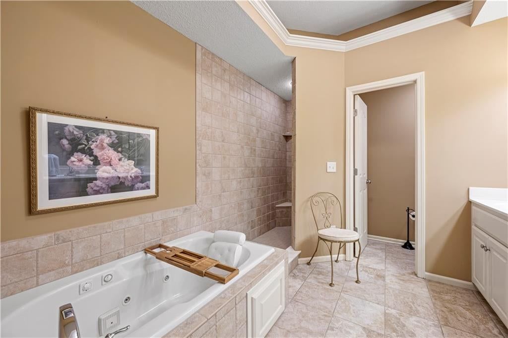 Photo 14 of 26 - 14918 W 64th Street, Shawnee, KS 66216