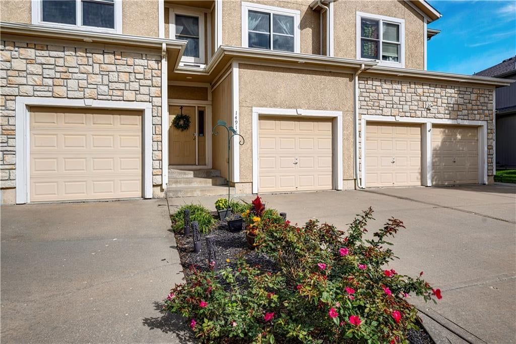 14918 W 64th Street, Shawnee, KS: listing photo 2