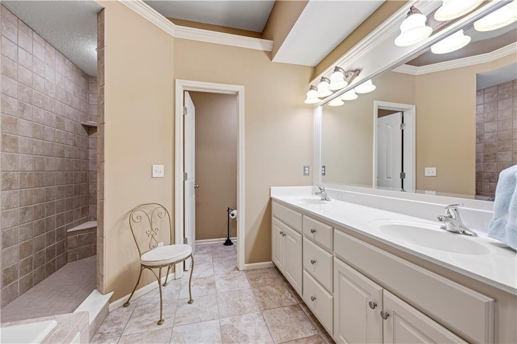 Photo 15 of 26 - 14918 W 64th Street, Shawnee, KS 66216