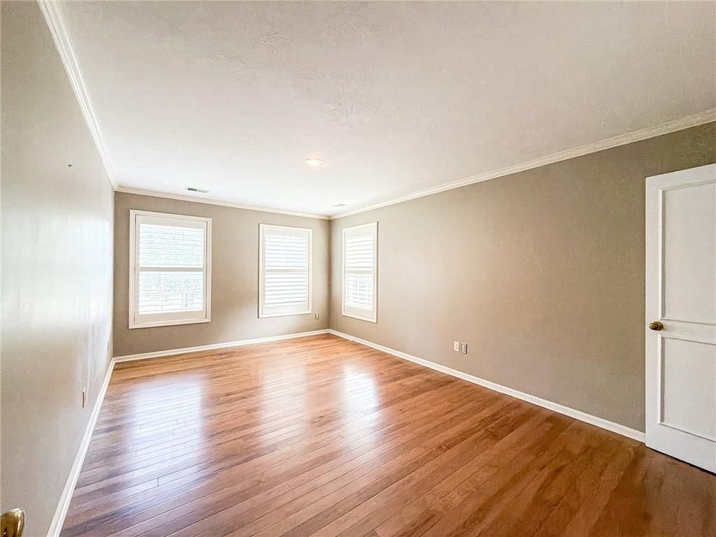 Photo 17 of 30 - 6836 Glenwood Street, Overland Park, KS 66204