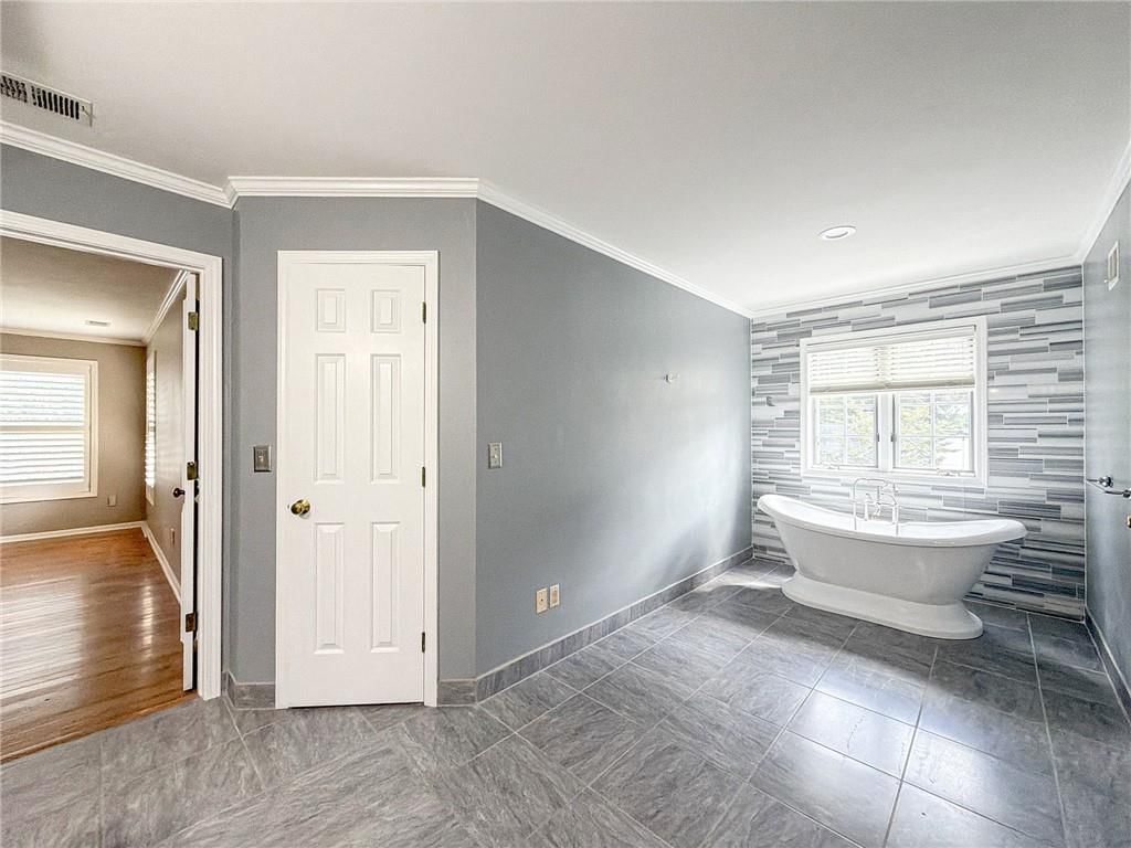 Freestanding tub at 6836 Glenwood Street, Overland Park, KS 66204