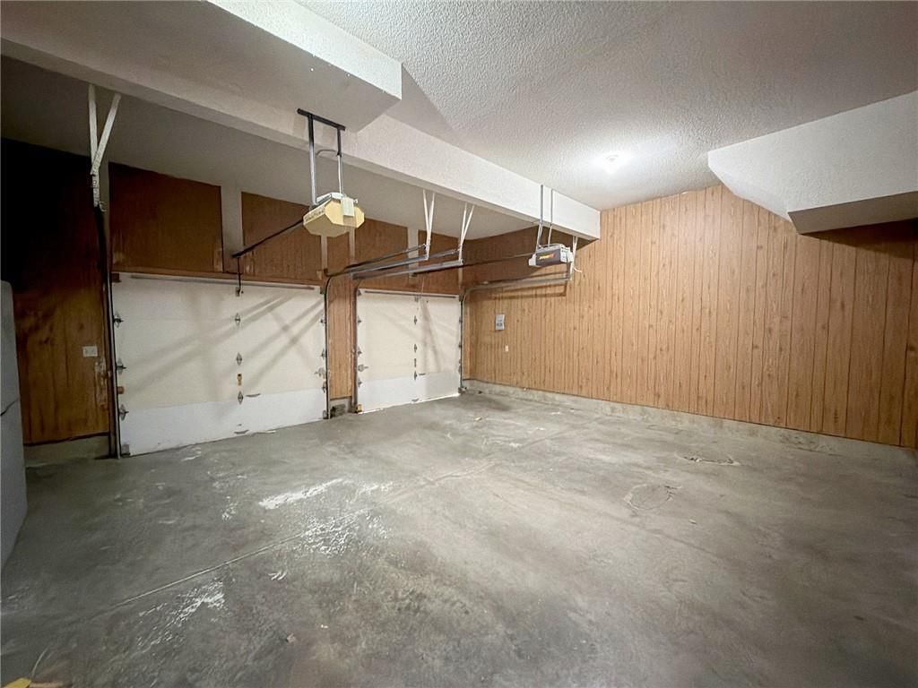 Attached garage at 6836 Glenwood Street, Overland Park, KS 66204
