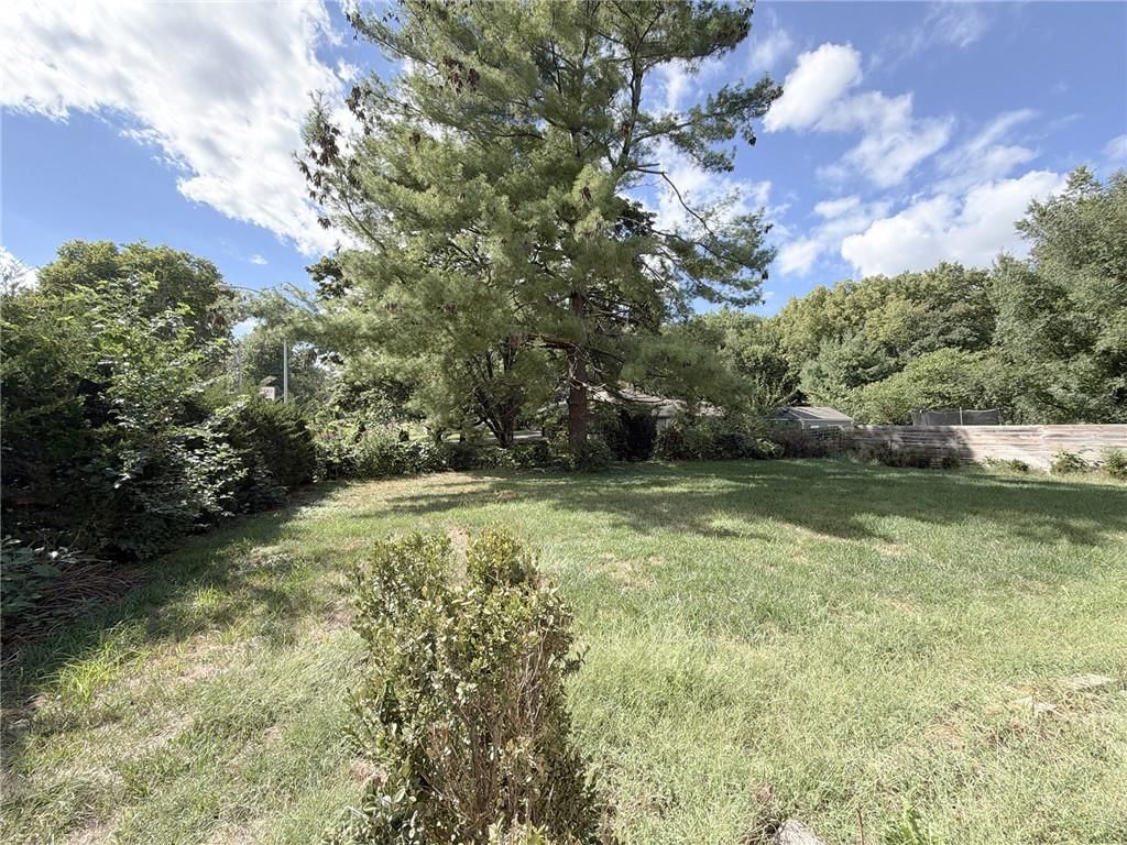 Big backyard and mature trees at 6836 Glenwood Street, Overland Park, KS 66204