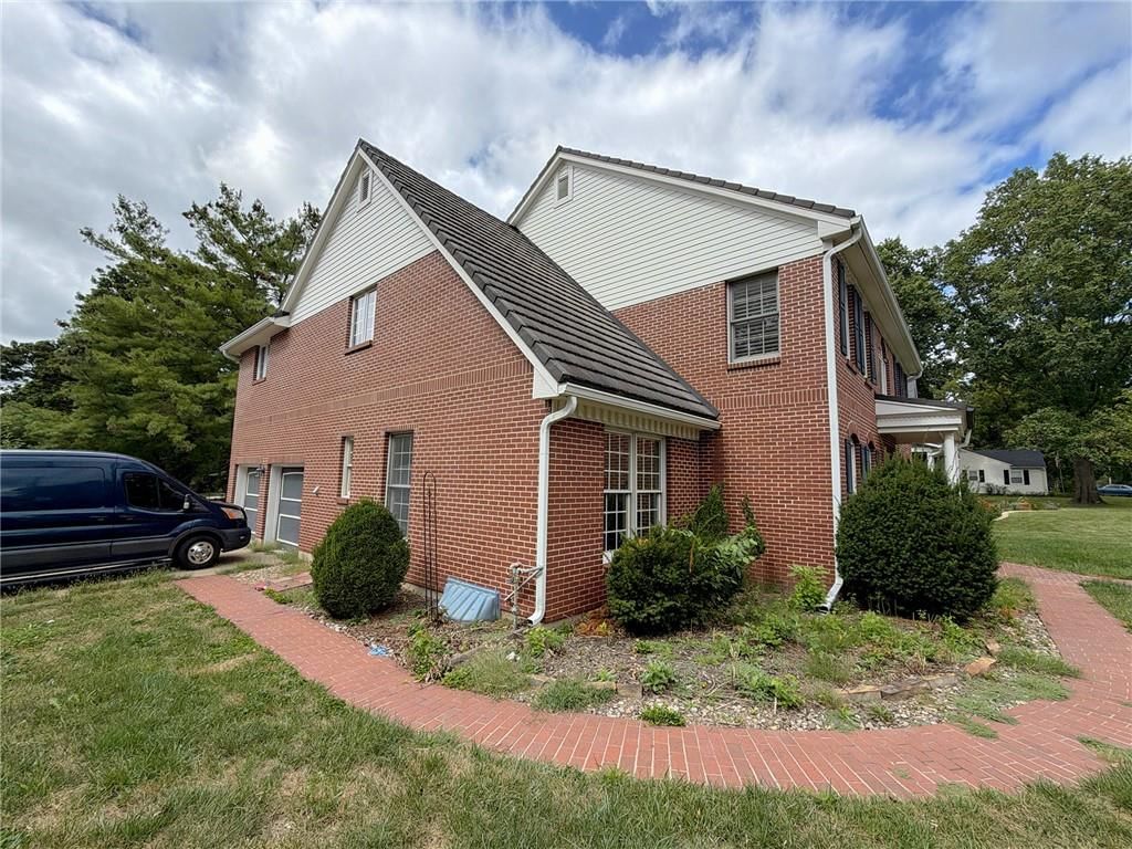 Photo 30 of 30 - 6836 Glenwood Street, Overland Park, KS 66204
