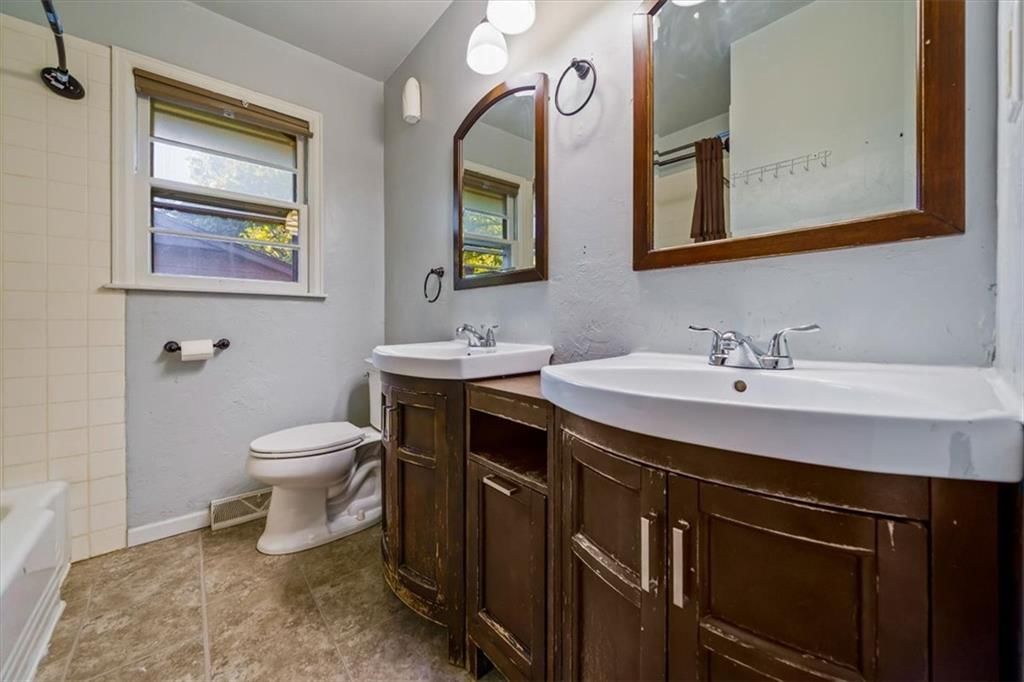 Double vanity at 2611 N 83rd Street, Kansas City, KS 66109