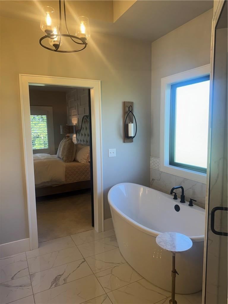 Freestanding tub at 540 South Shore Drive, Lake Winnebago, MO 64034
