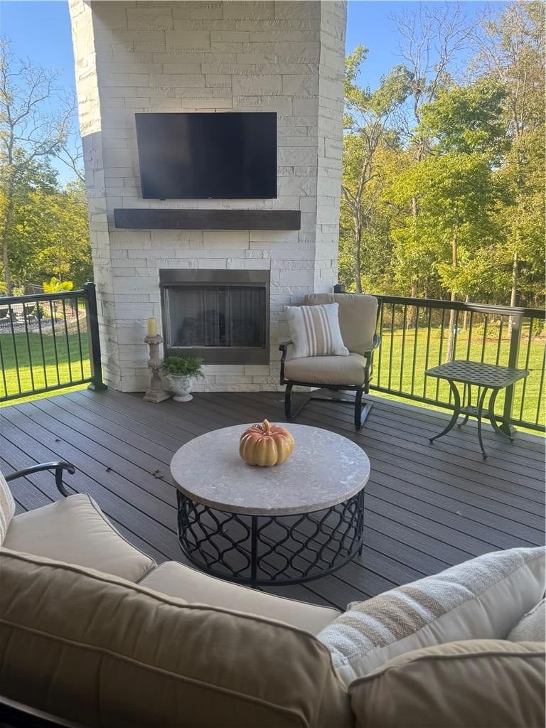 Photo 41 of 65 - 540 South Shore Drive, Lake Winnebago, MO 64034